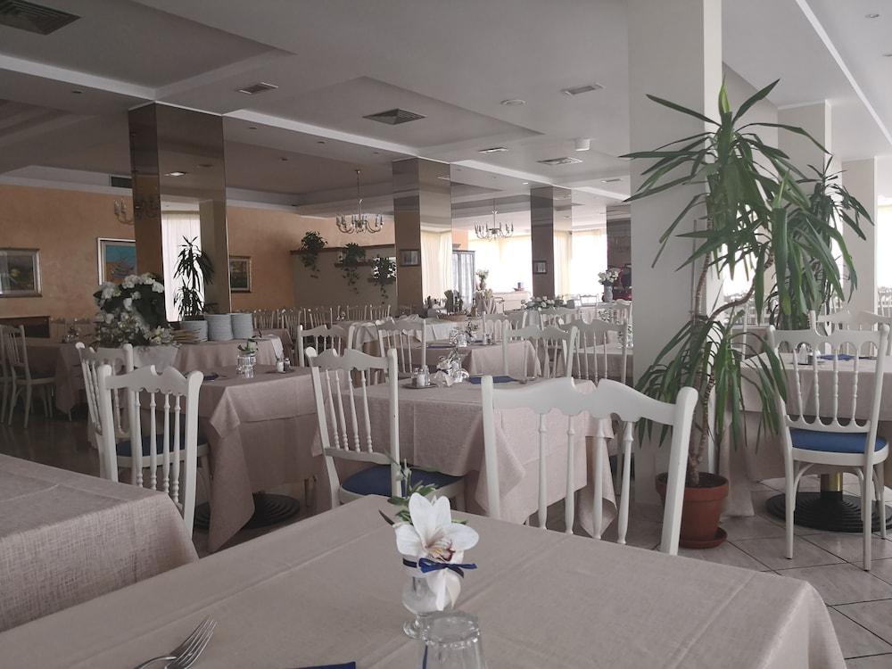 Hotel De Amicis Riccione Esterno foto