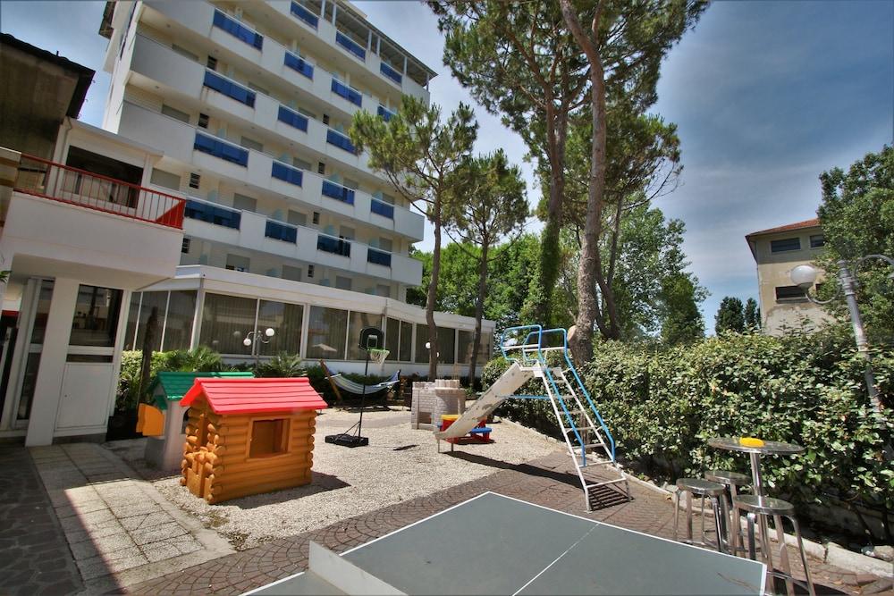 Hotel De Amicis Riccione Esterno foto