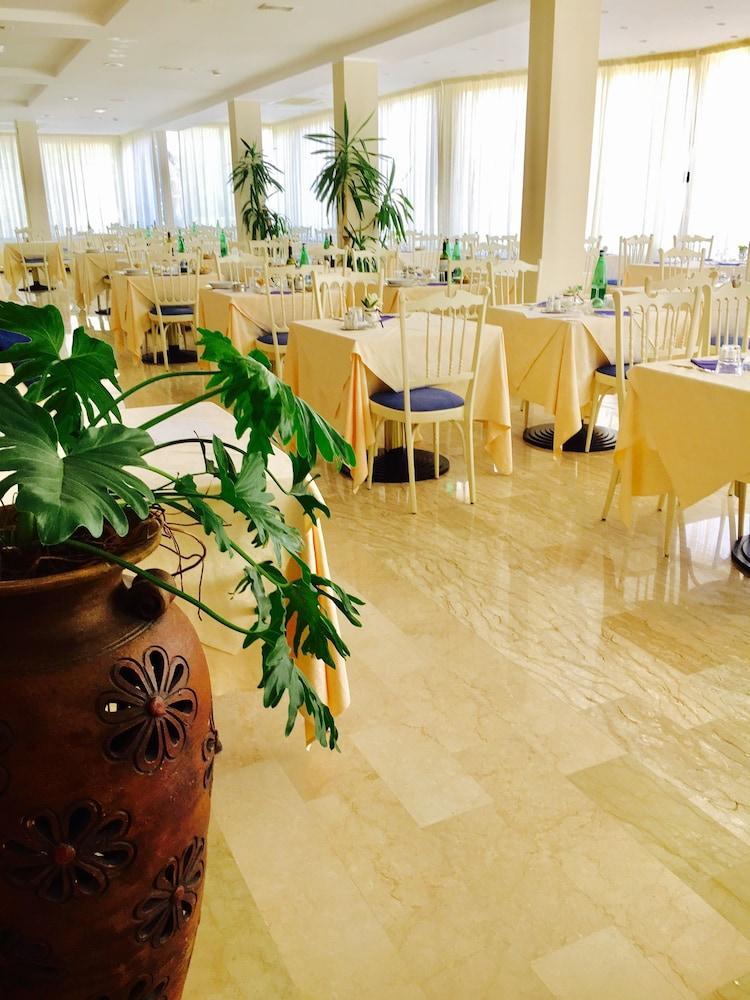 Hotel De Amicis Riccione Esterno foto
