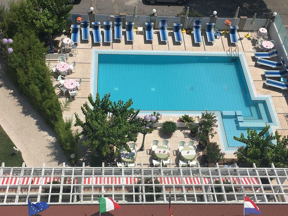 Hotel De Amicis Riccione Esterno foto