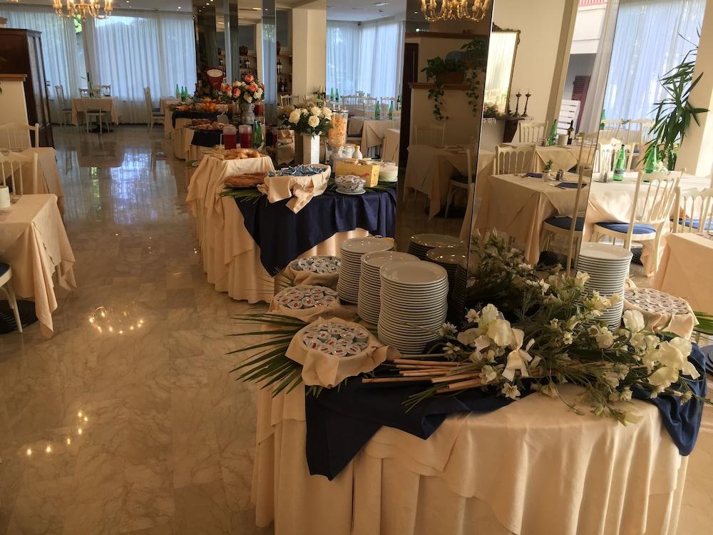 Hotel De Amicis Riccione Esterno foto