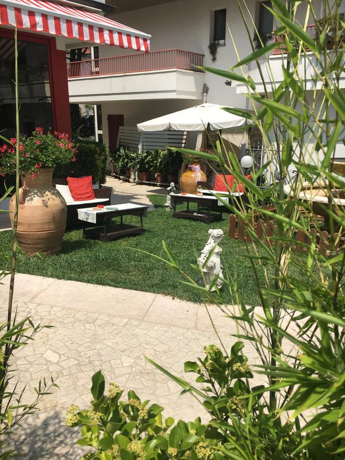 Hotel De Amicis Riccione Esterno foto