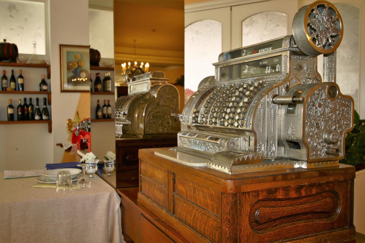Hotel De Amicis Riccione Esterno foto