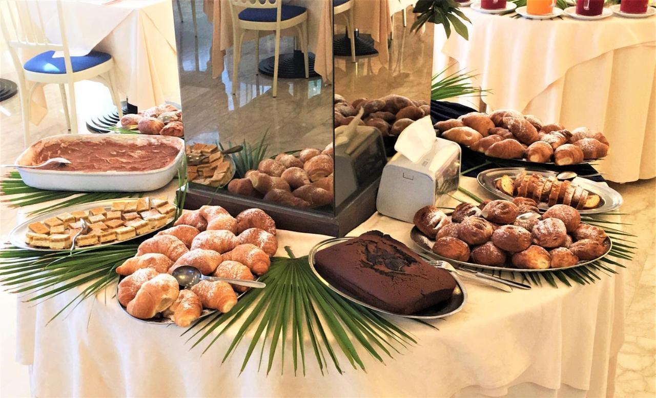 Hotel De Amicis Riccione Esterno foto