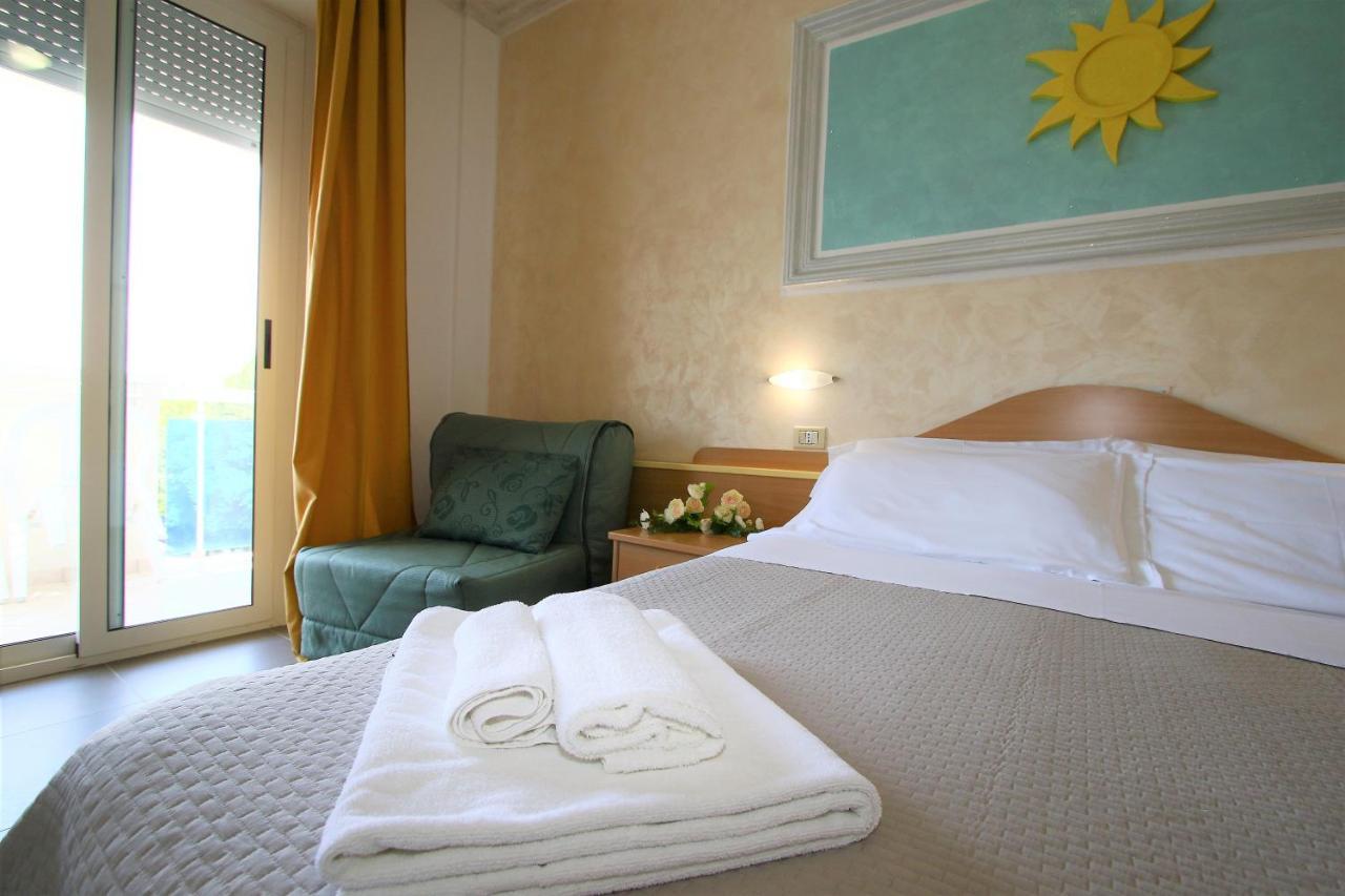 Hotel De Amicis Riccione Esterno foto